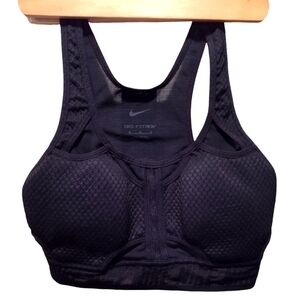 NWOT NIKE Women's Black Ultrabreath Padded Sports Bra-Size Medium.